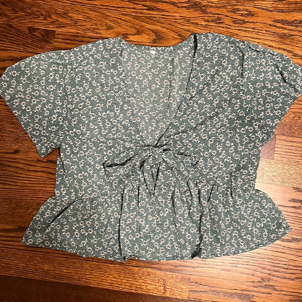 SHEIN Floral Tie Front Peplum Blouse